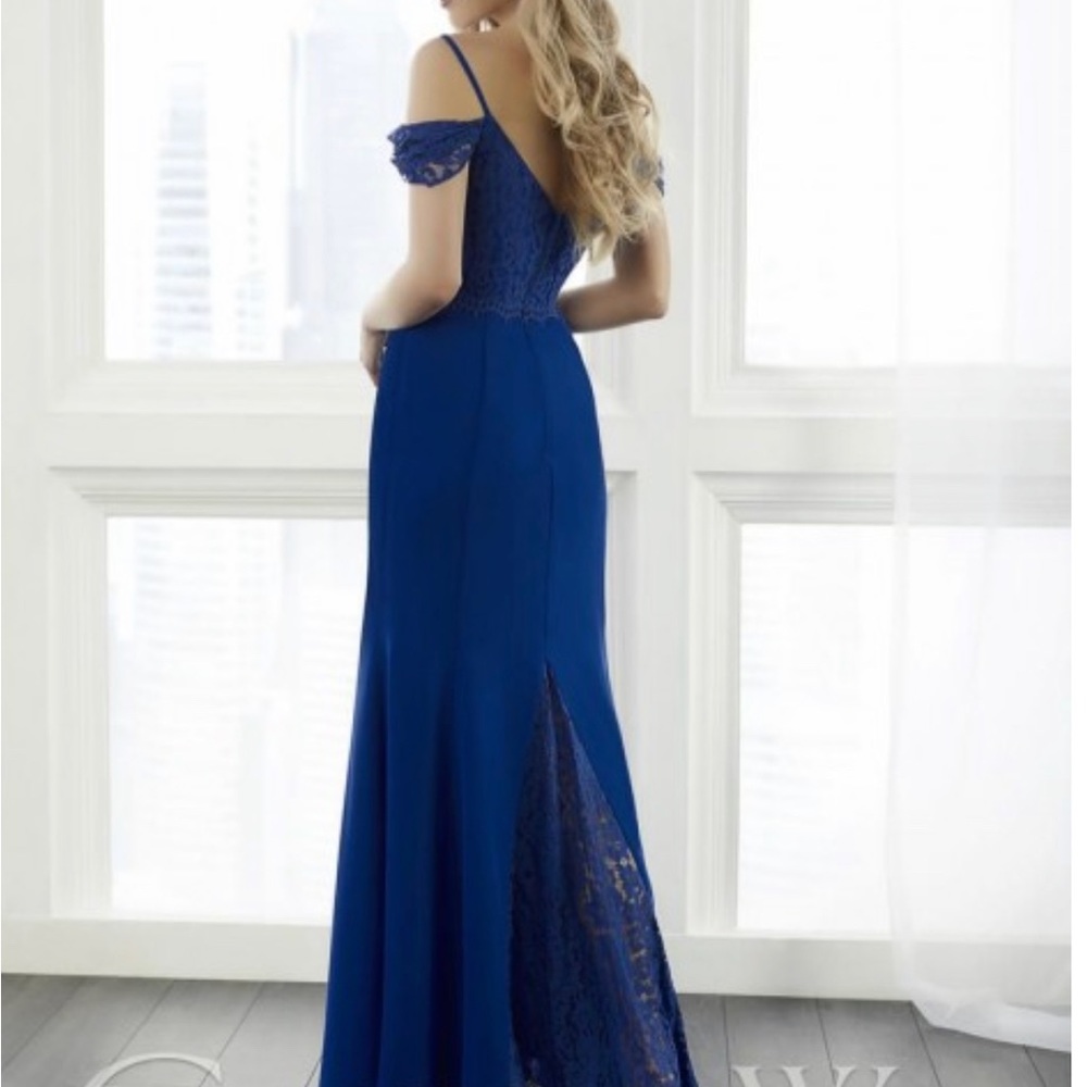 NWT Christina Wu Off Shoulder Lace Bridesmaid Gown, Size 14, Blue